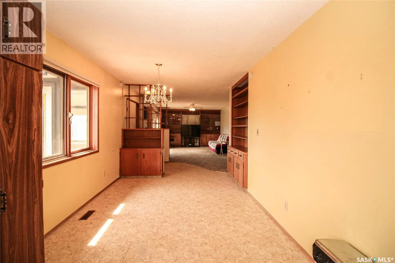 223 2nd STREET W