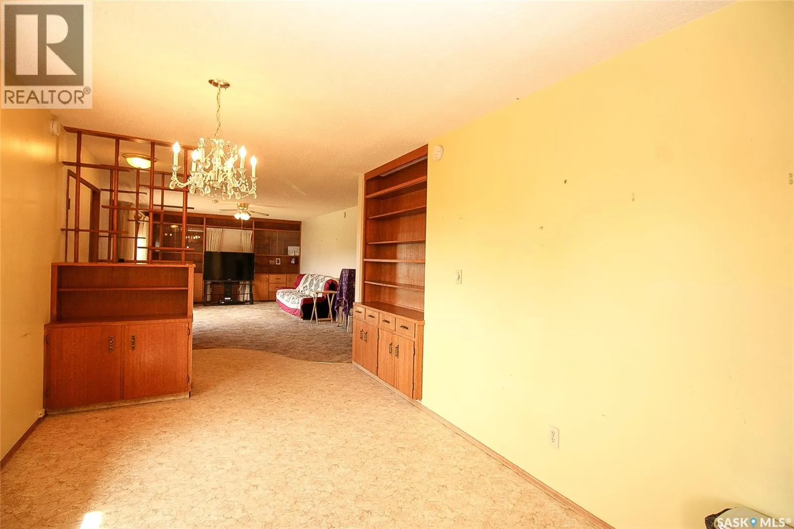223 2nd STREET W