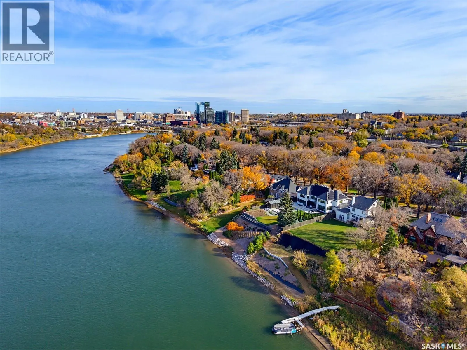327 Saskatchewan CRESCENT W