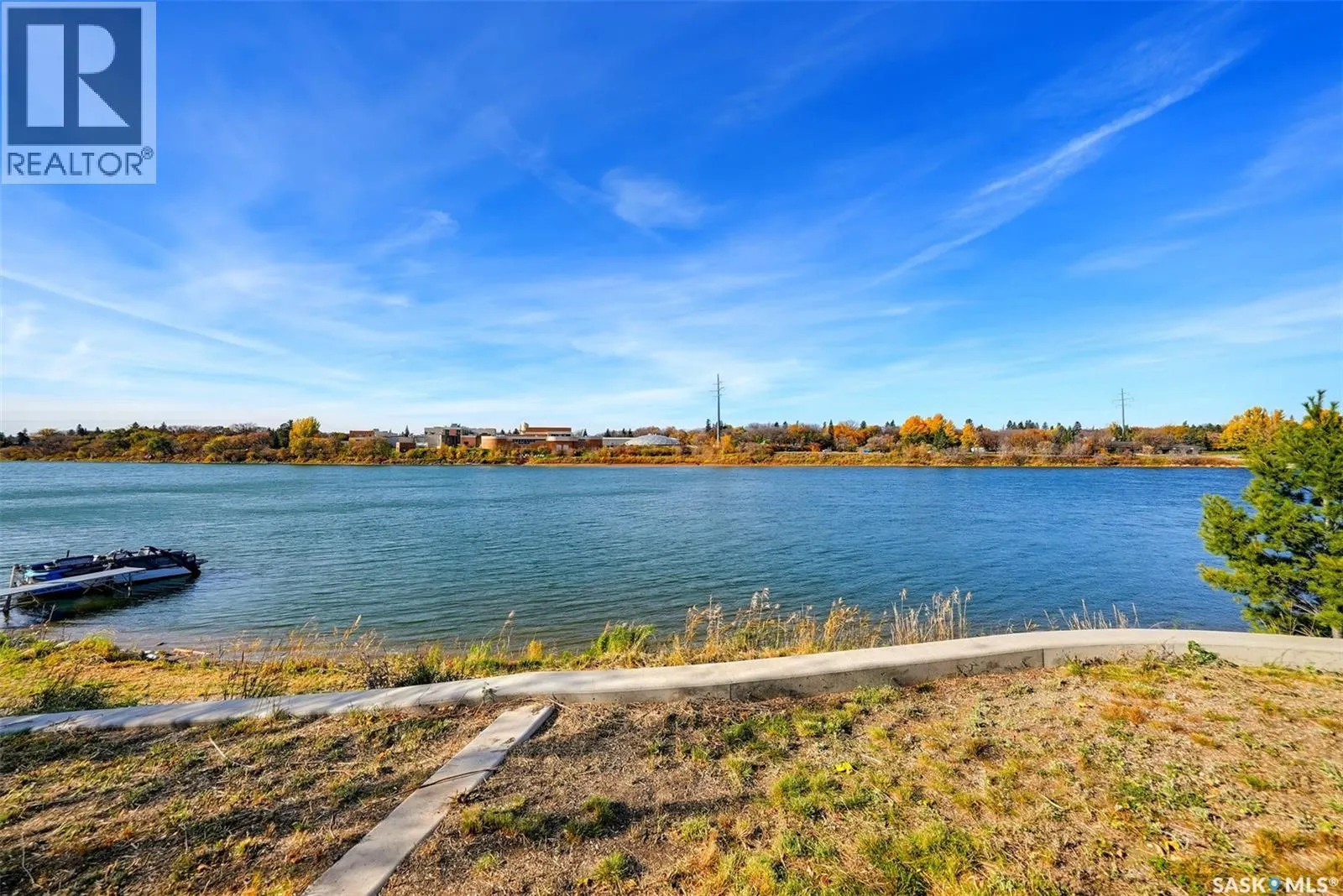 327 Saskatchewan CRESCENT W