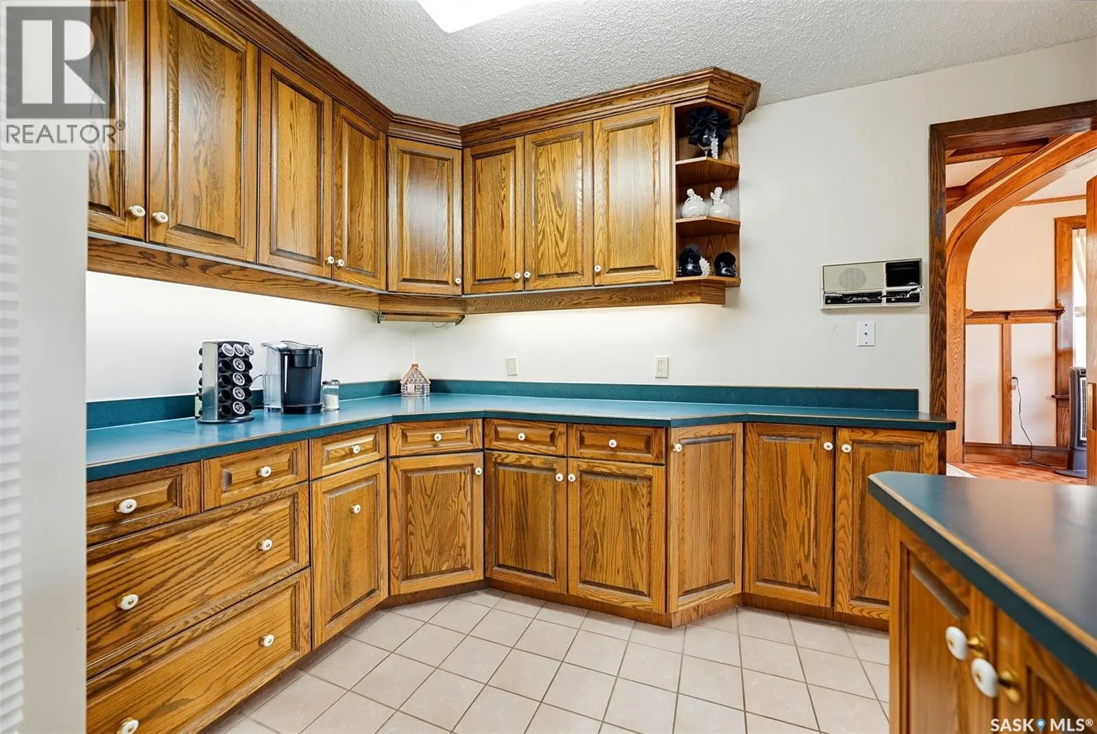 327 Saskatchewan CRESCENT W