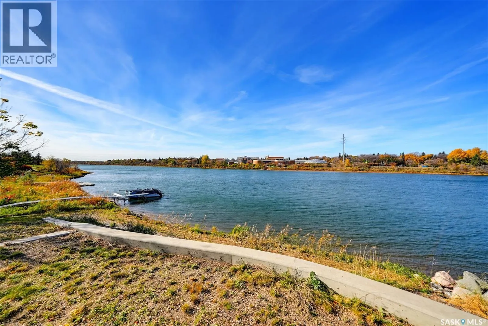 327 Saskatchewan CRESCENT W