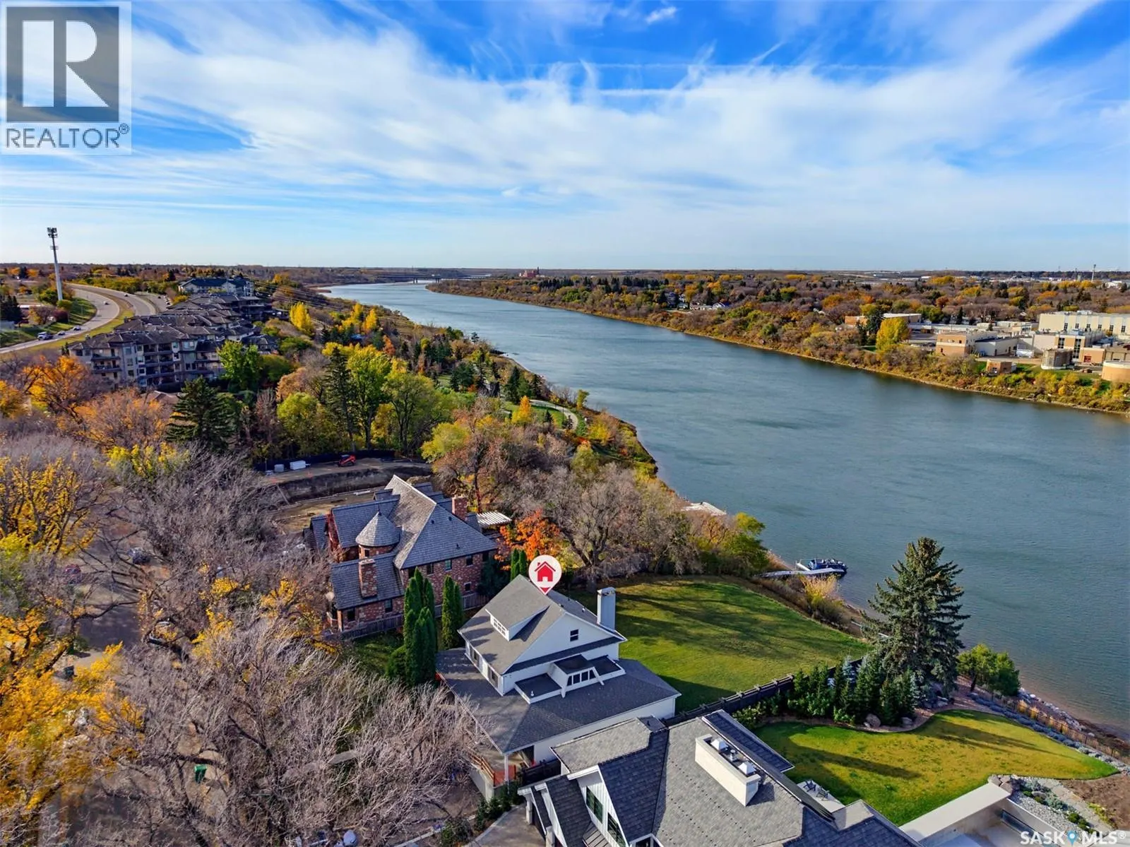 327 Saskatchewan CRESCENT W