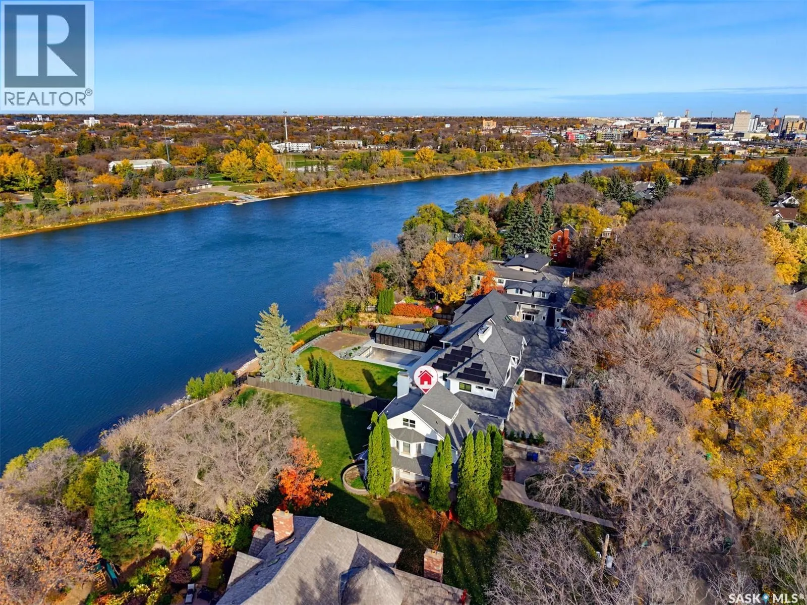 327 Saskatchewan CRESCENT W