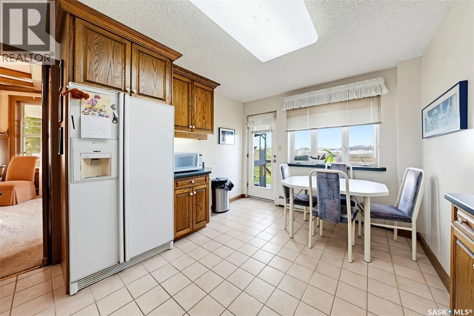 327 Saskatchewan CRESCENT W