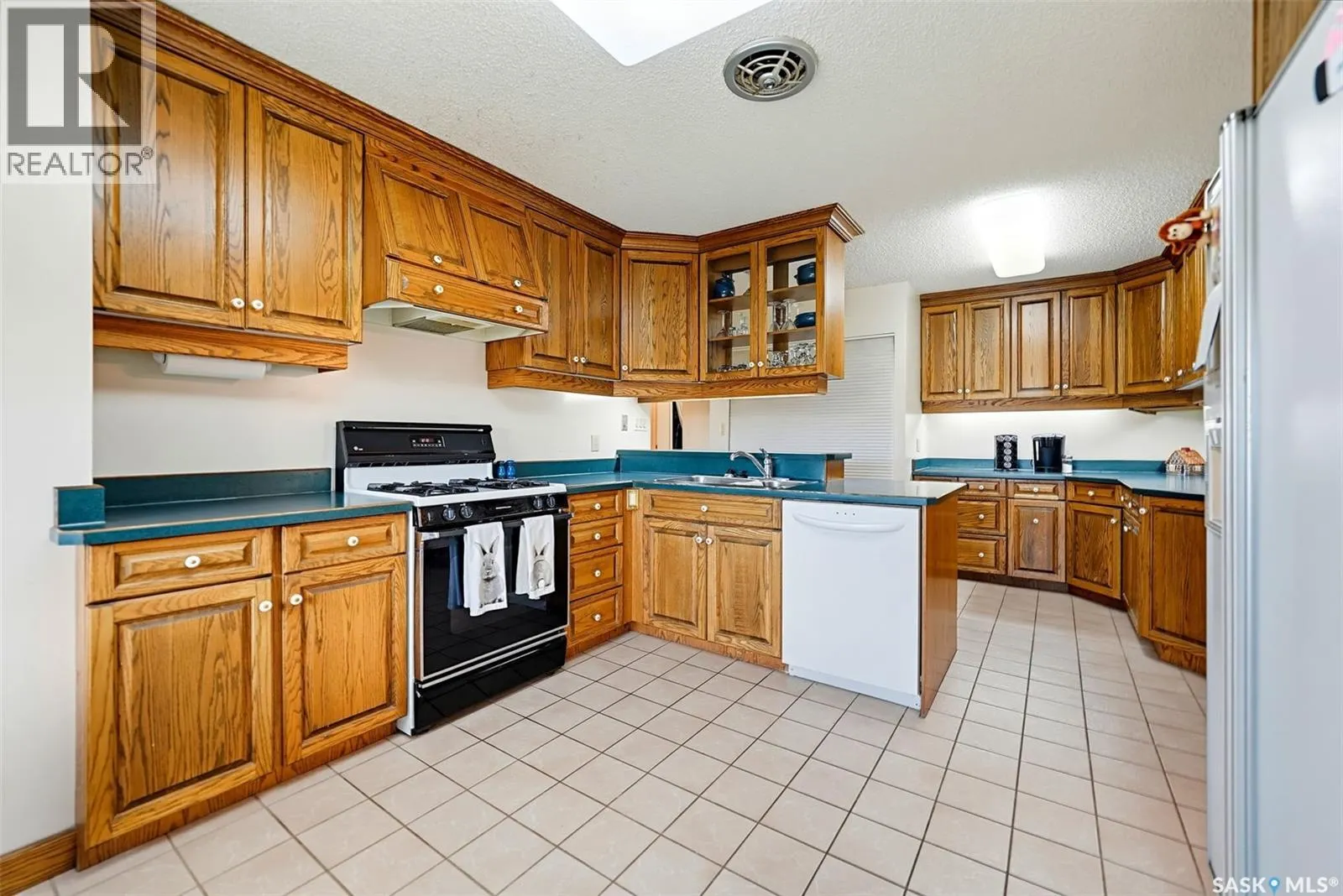 327 Saskatchewan CRESCENT W