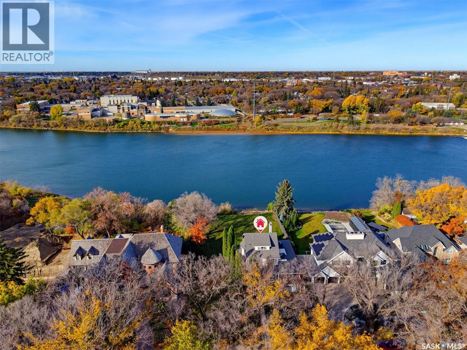 327 Saskatchewan CRESCENT W