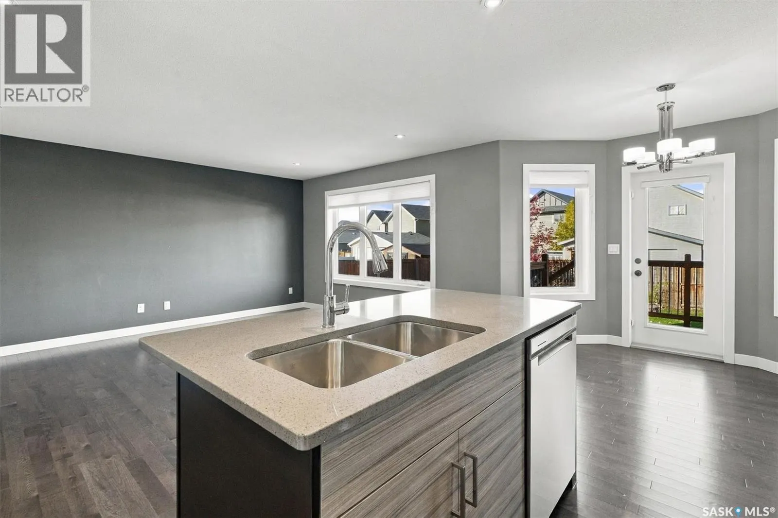 319 Langlois WAY
