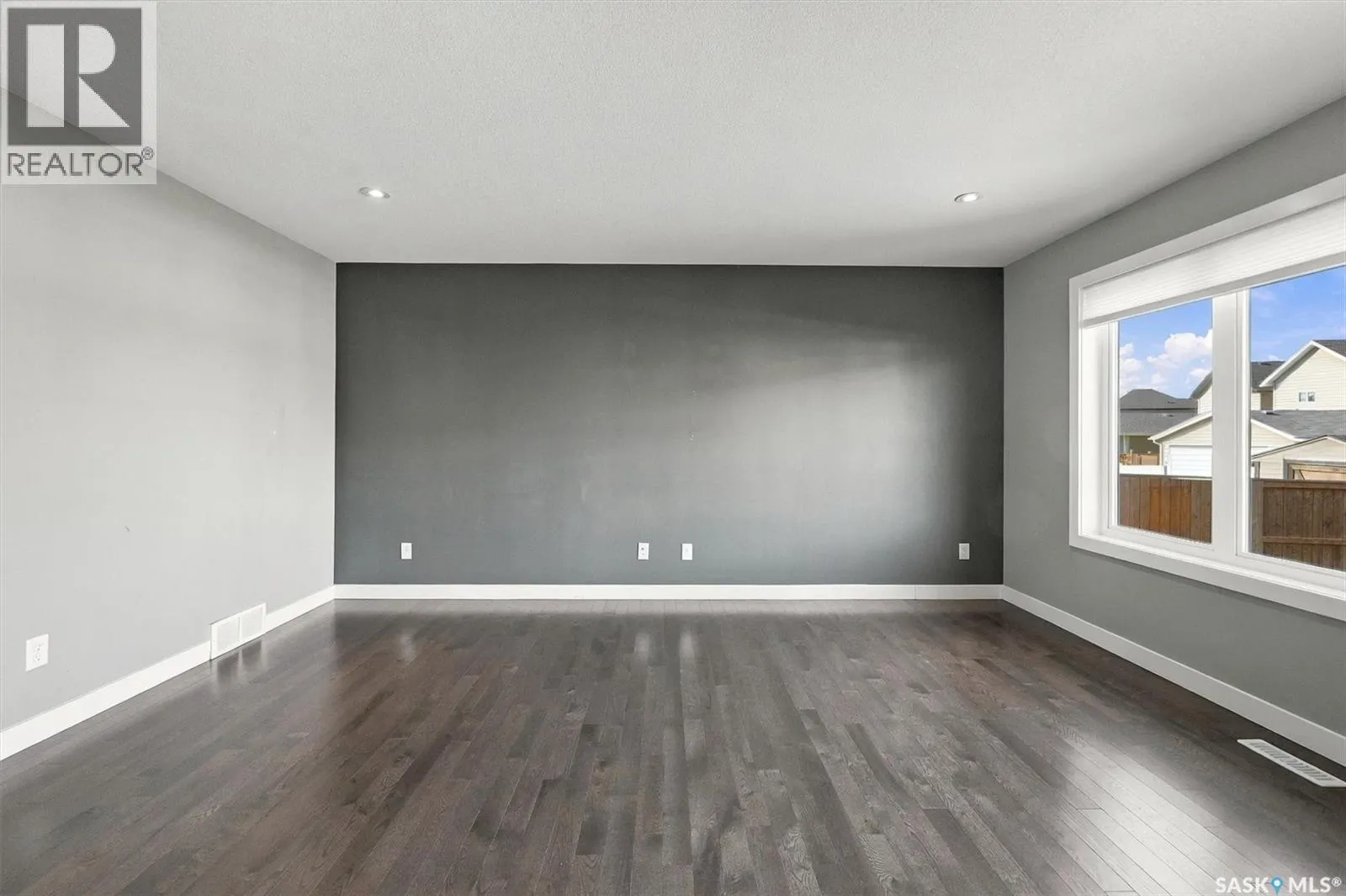 319 Langlois WAY