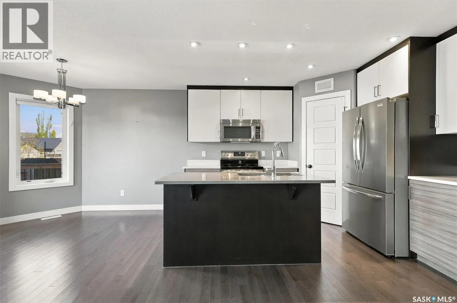 319 Langlois WAY
