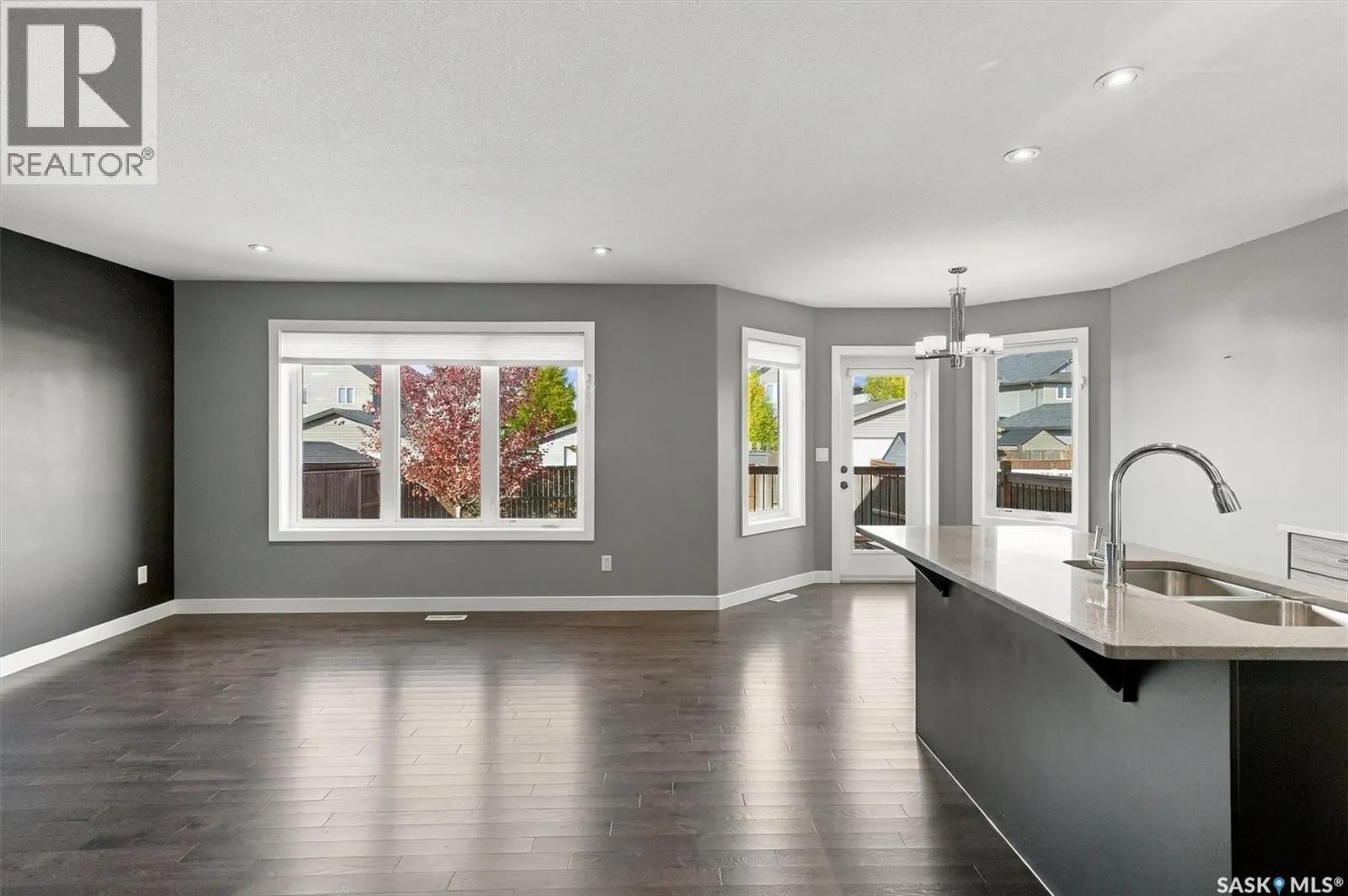 319 Langlois WAY