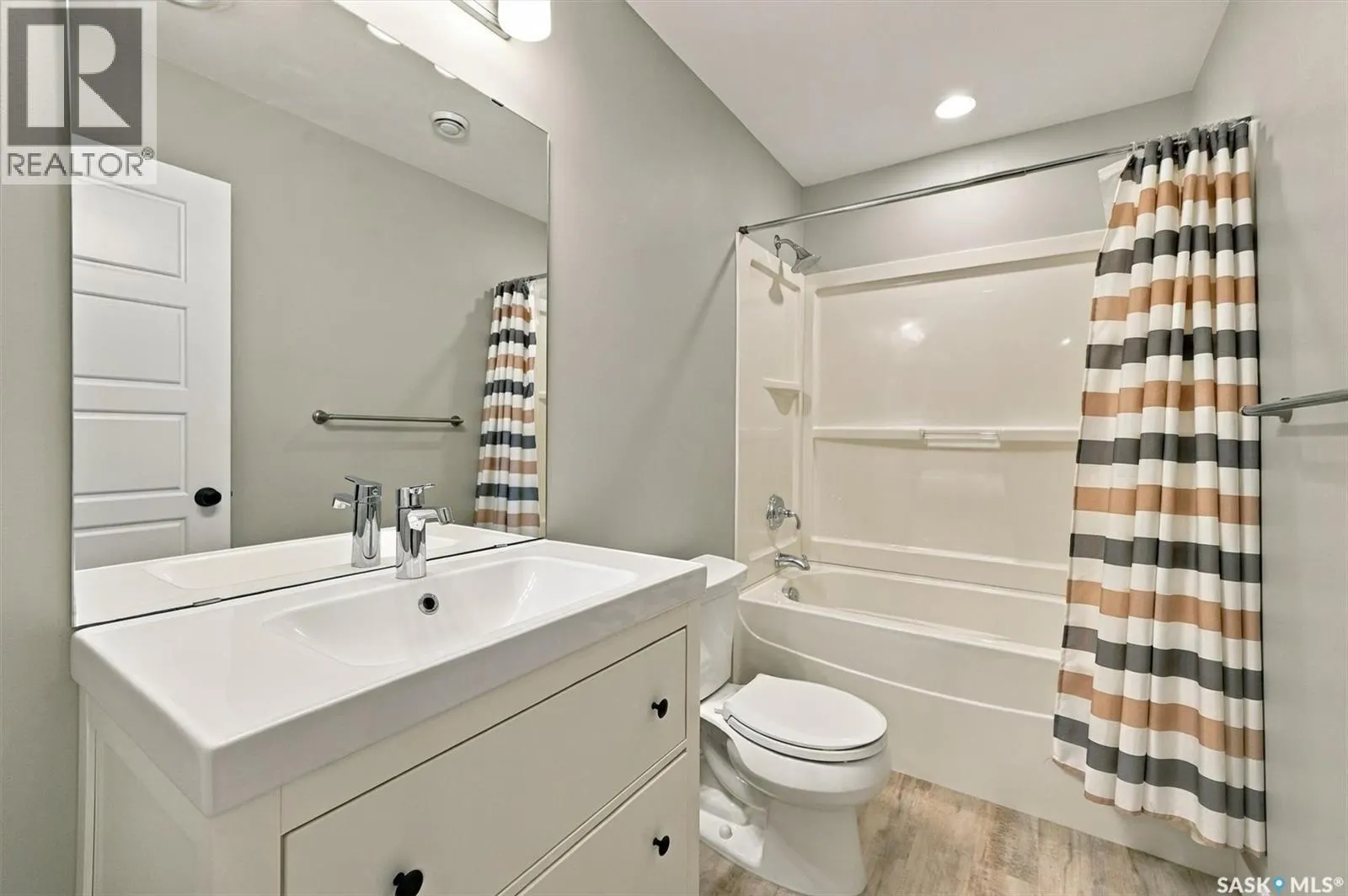 319 Langlois WAY