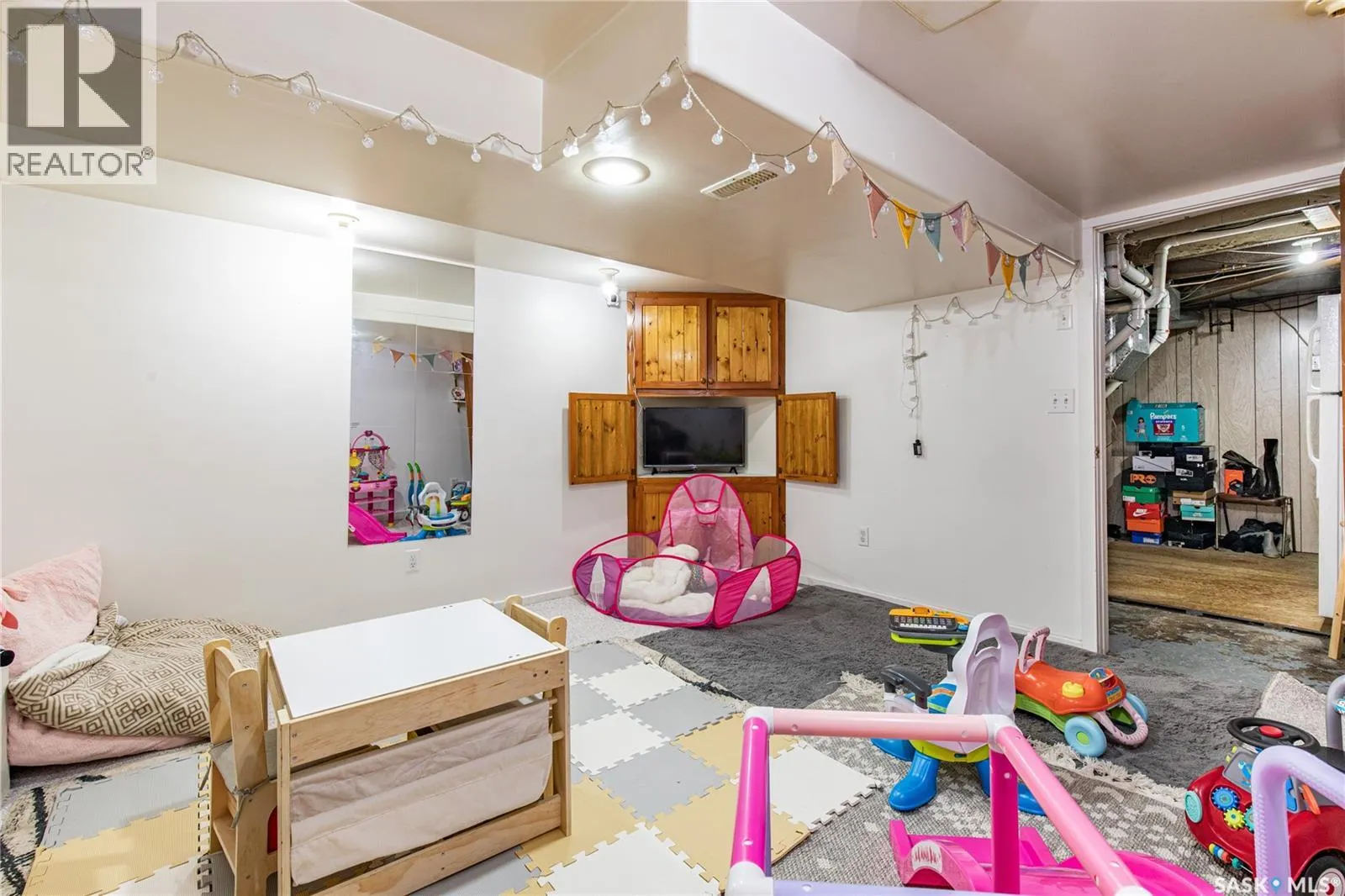 303 Lillooet STREET W