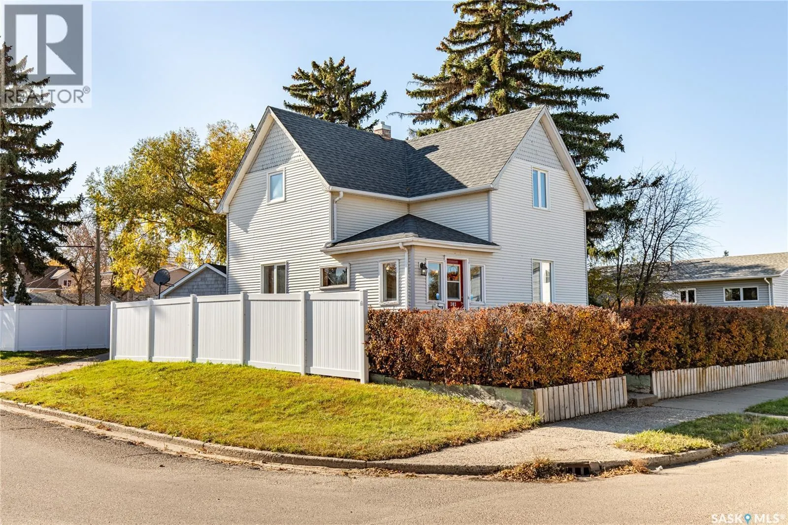 303 Lillooet STREET W