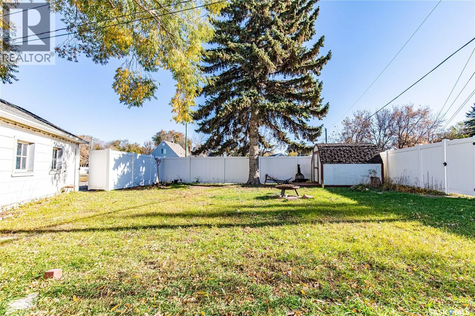 303 Lillooet STREET W