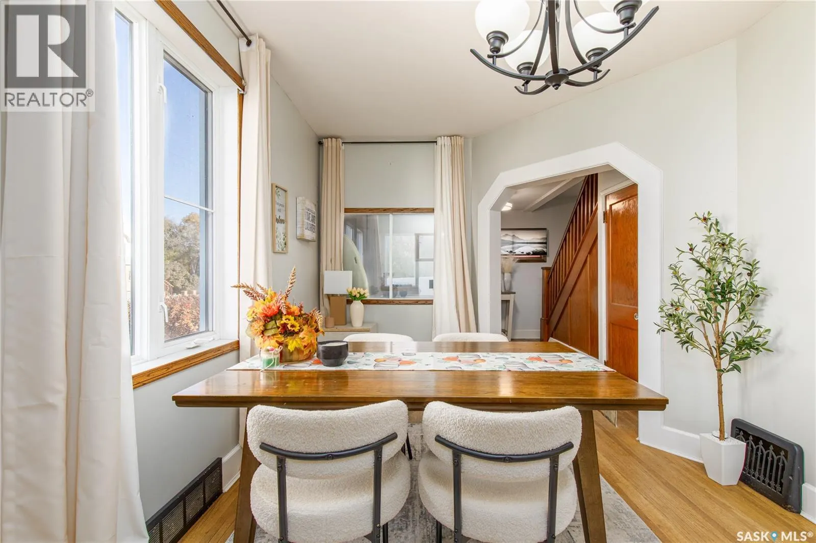 303 Lillooet STREET W