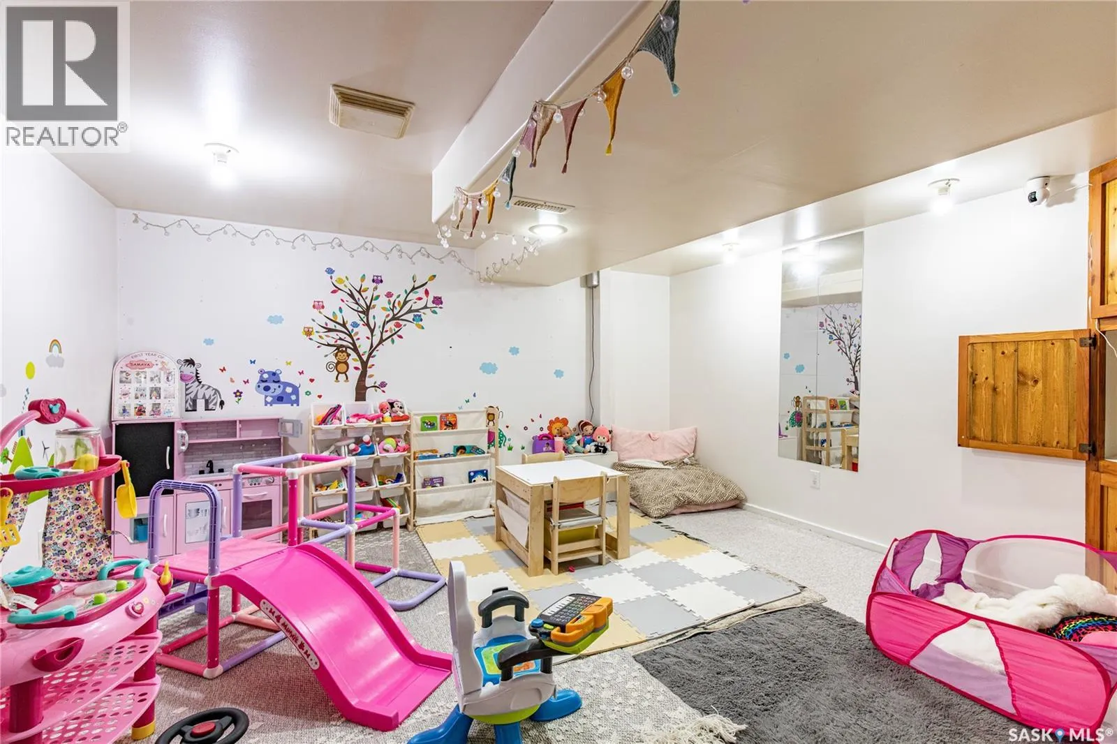 303 Lillooet STREET W