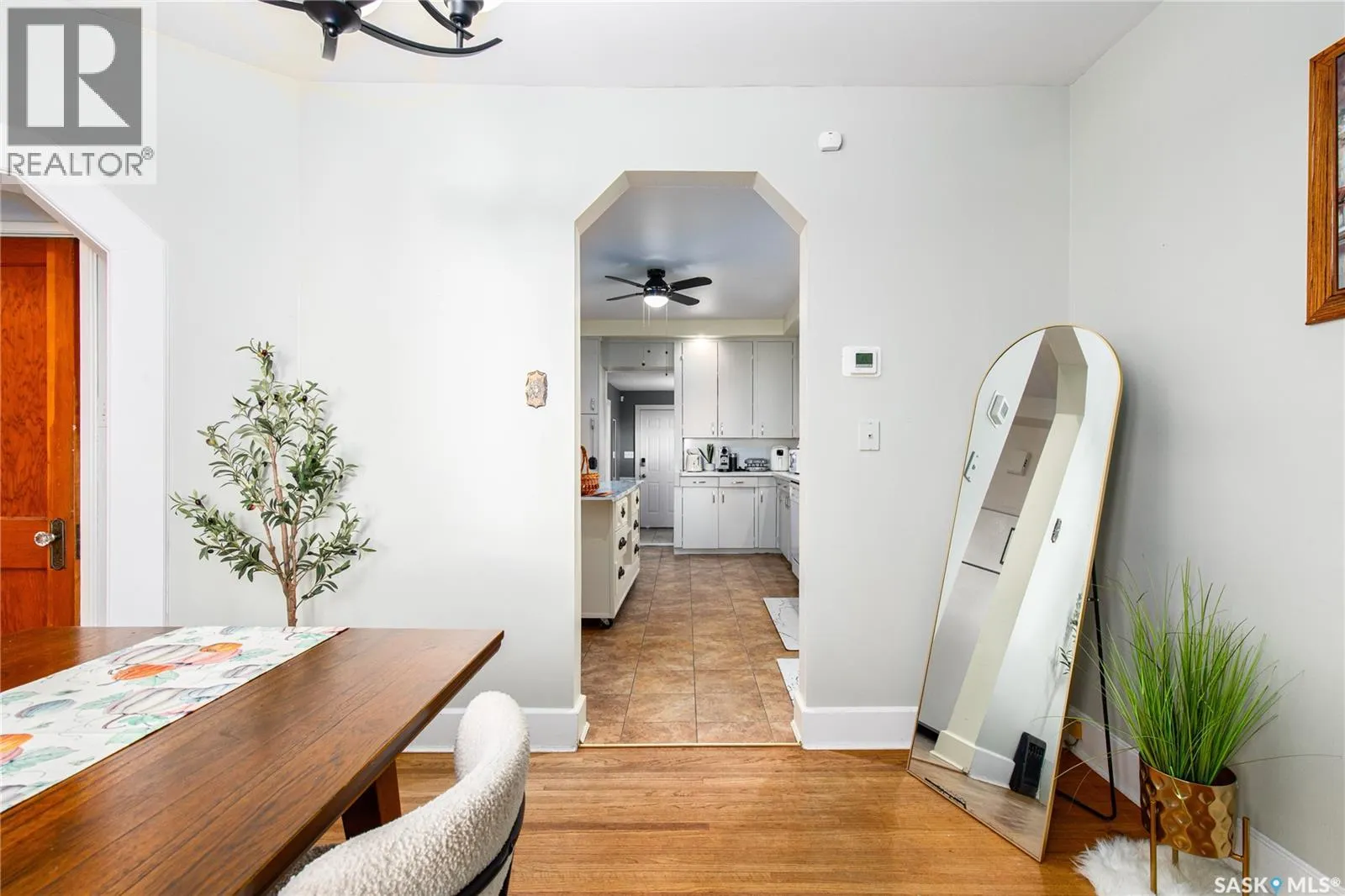 303 Lillooet STREET W