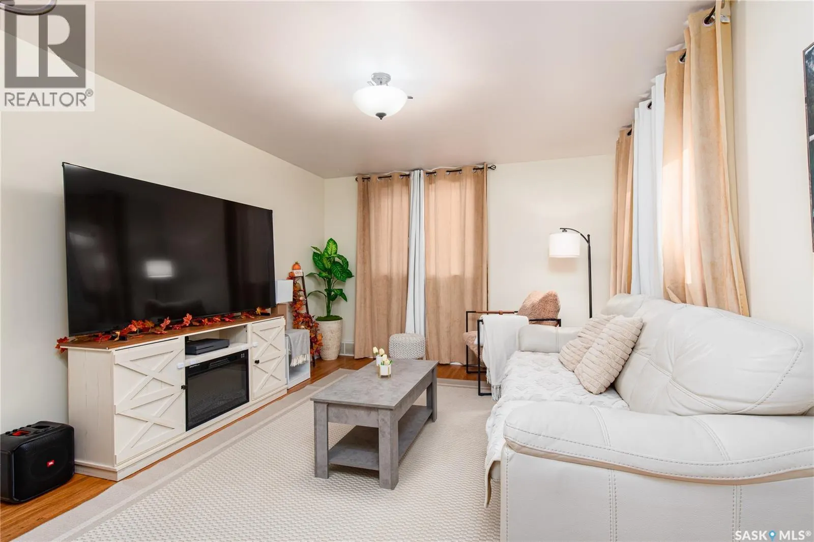 303 Lillooet STREET W