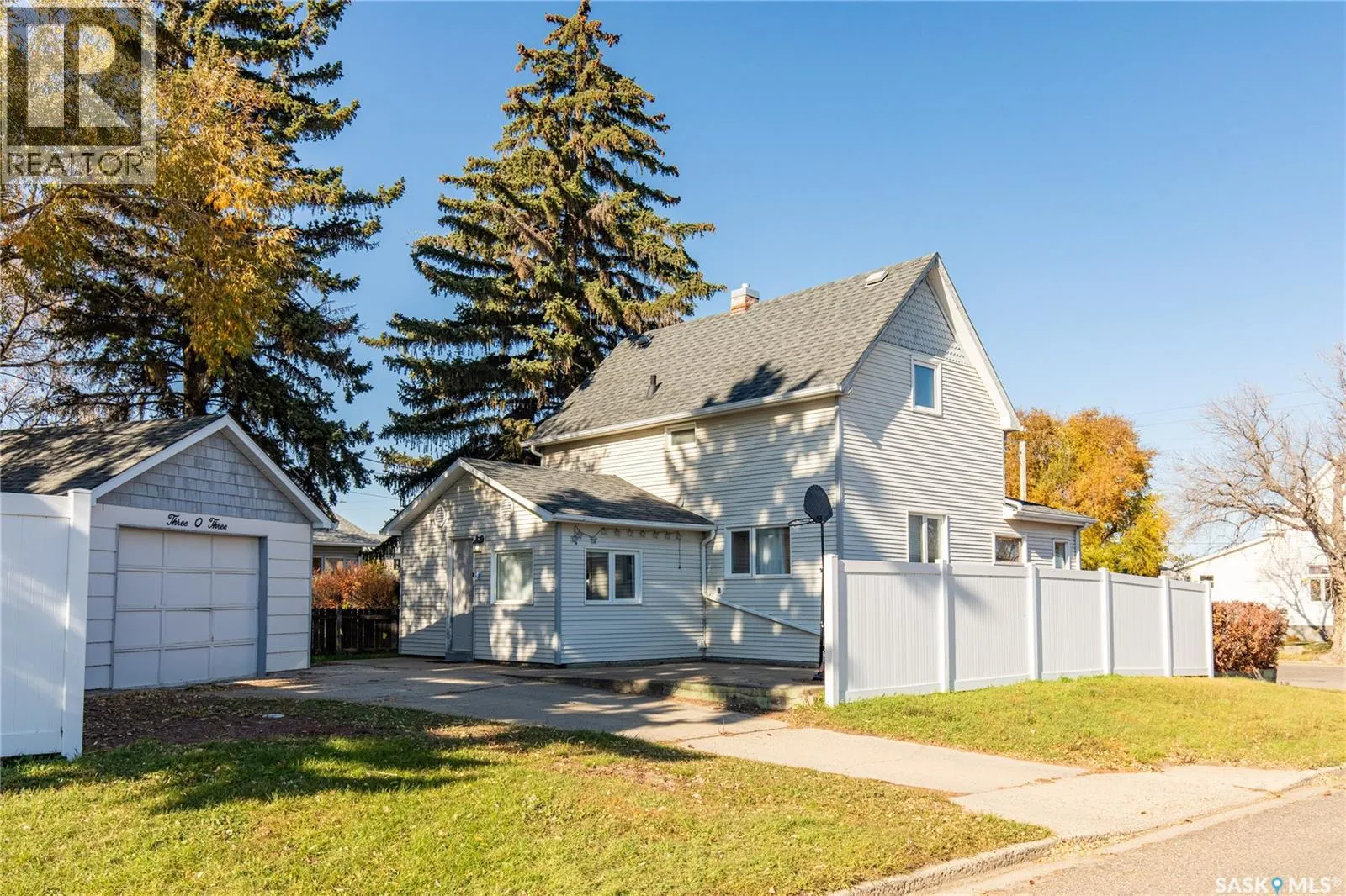 303 Lillooet STREET W