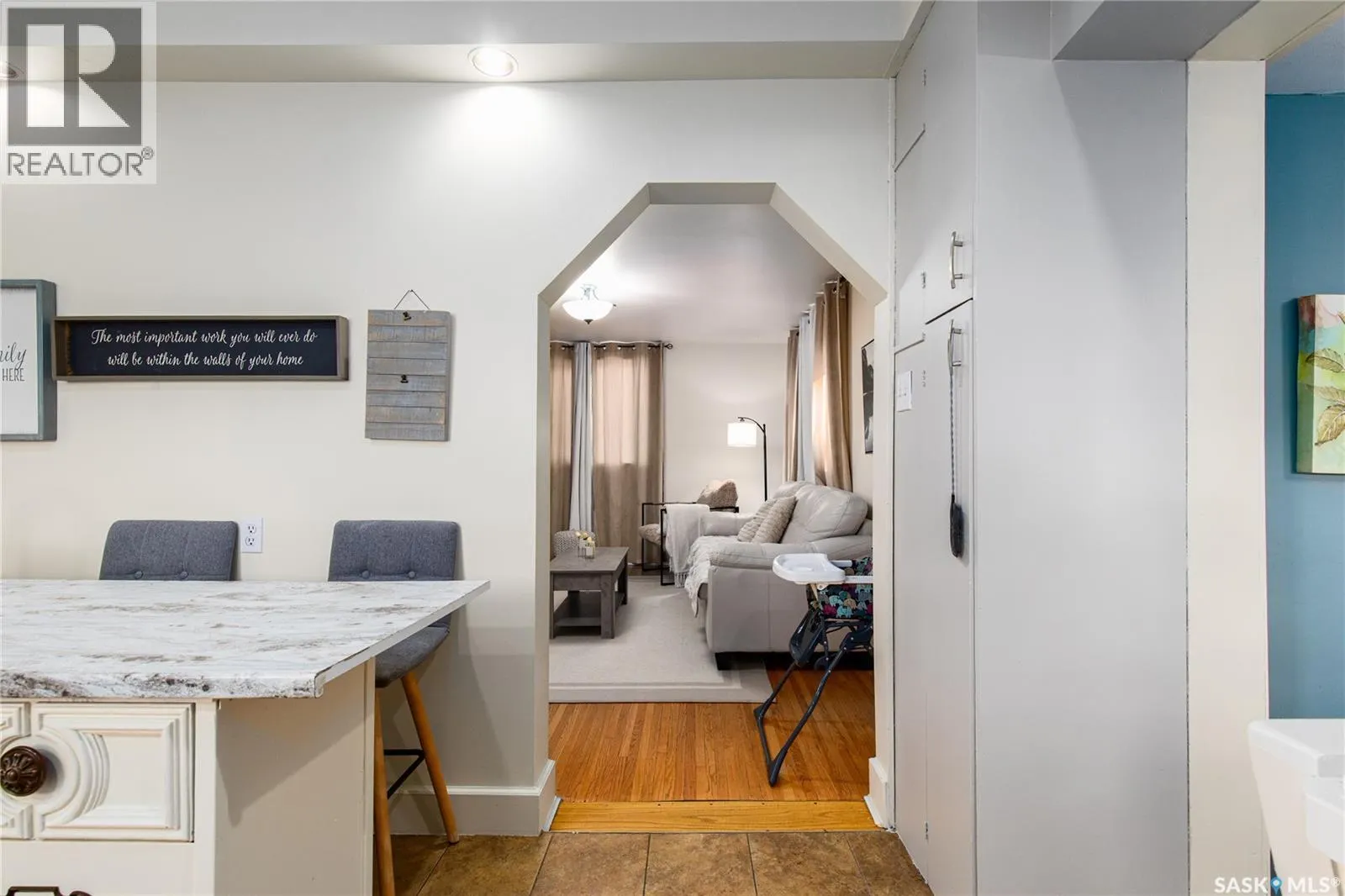 303 Lillooet STREET W