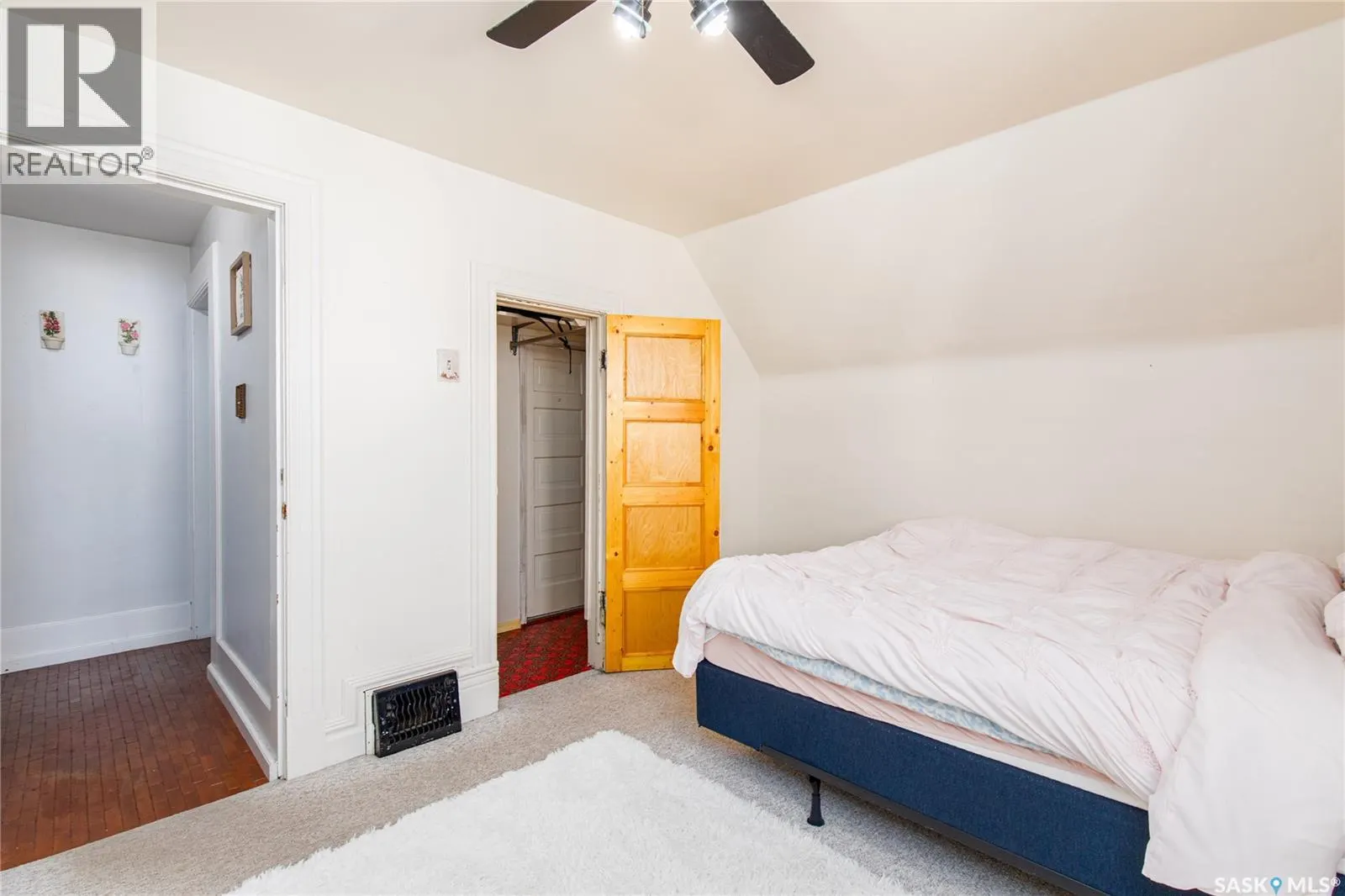 303 Lillooet STREET W