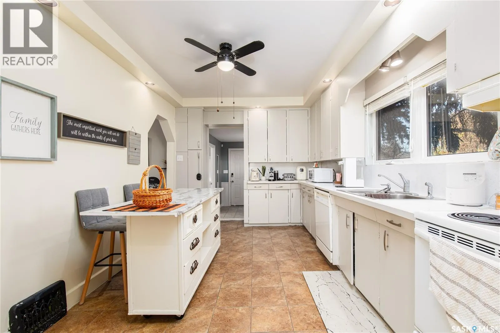 303 Lillooet STREET W