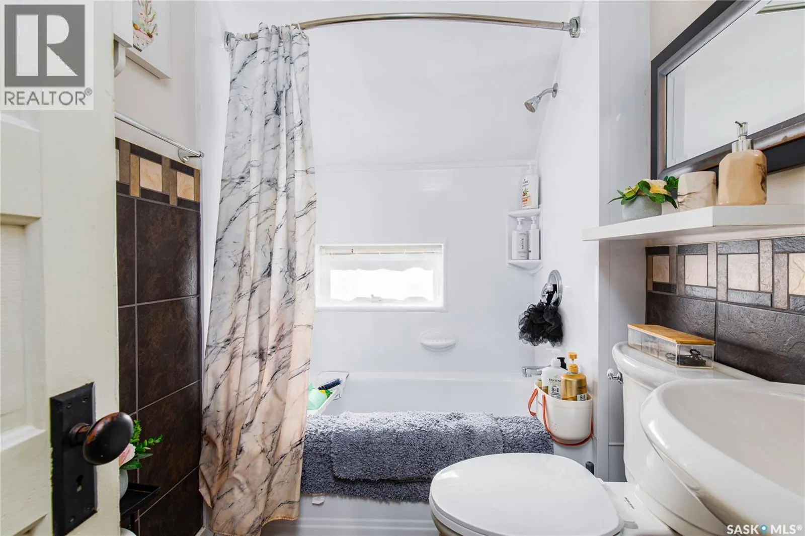 303 Lillooet STREET W