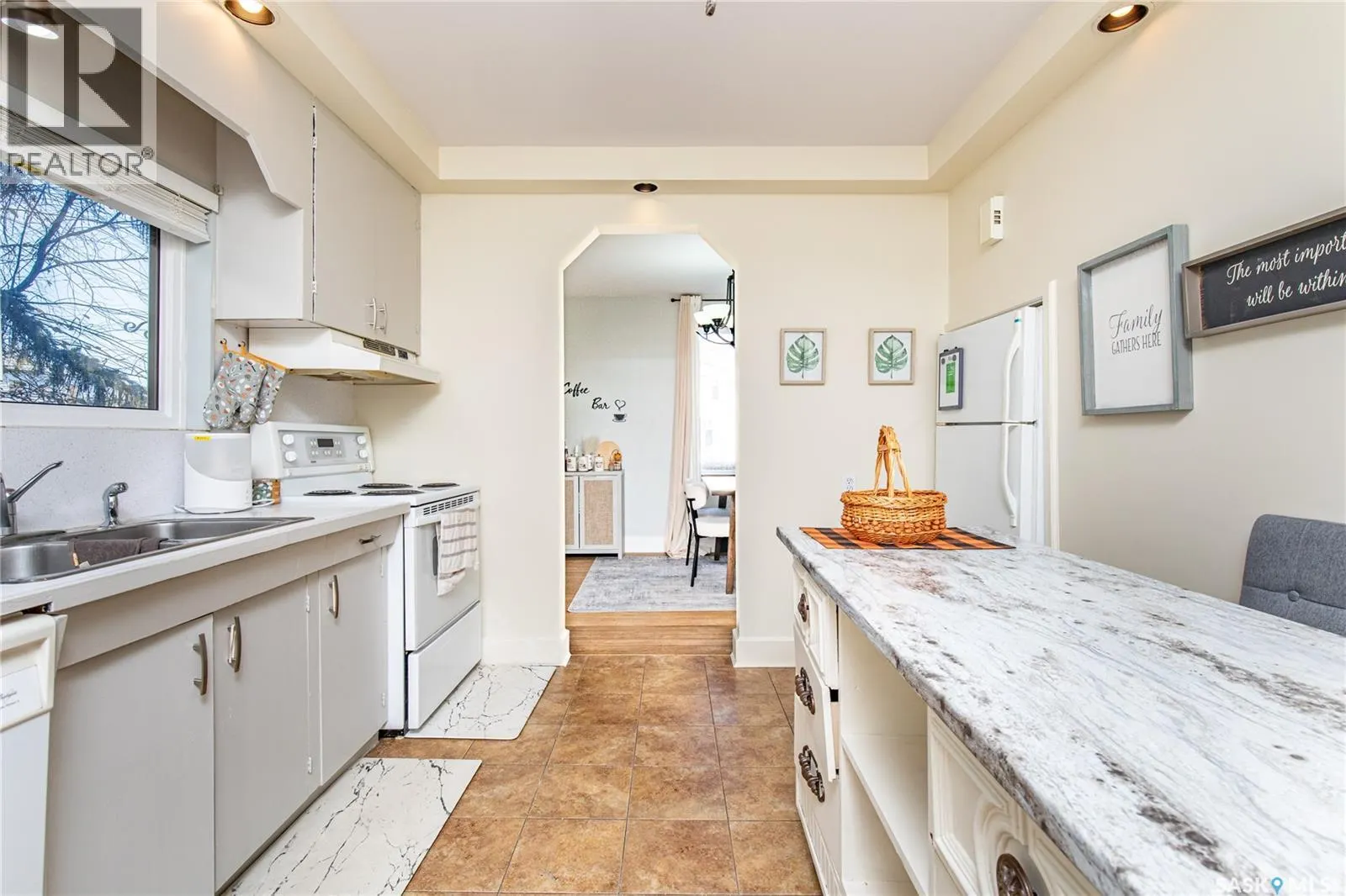 303 Lillooet STREET W
