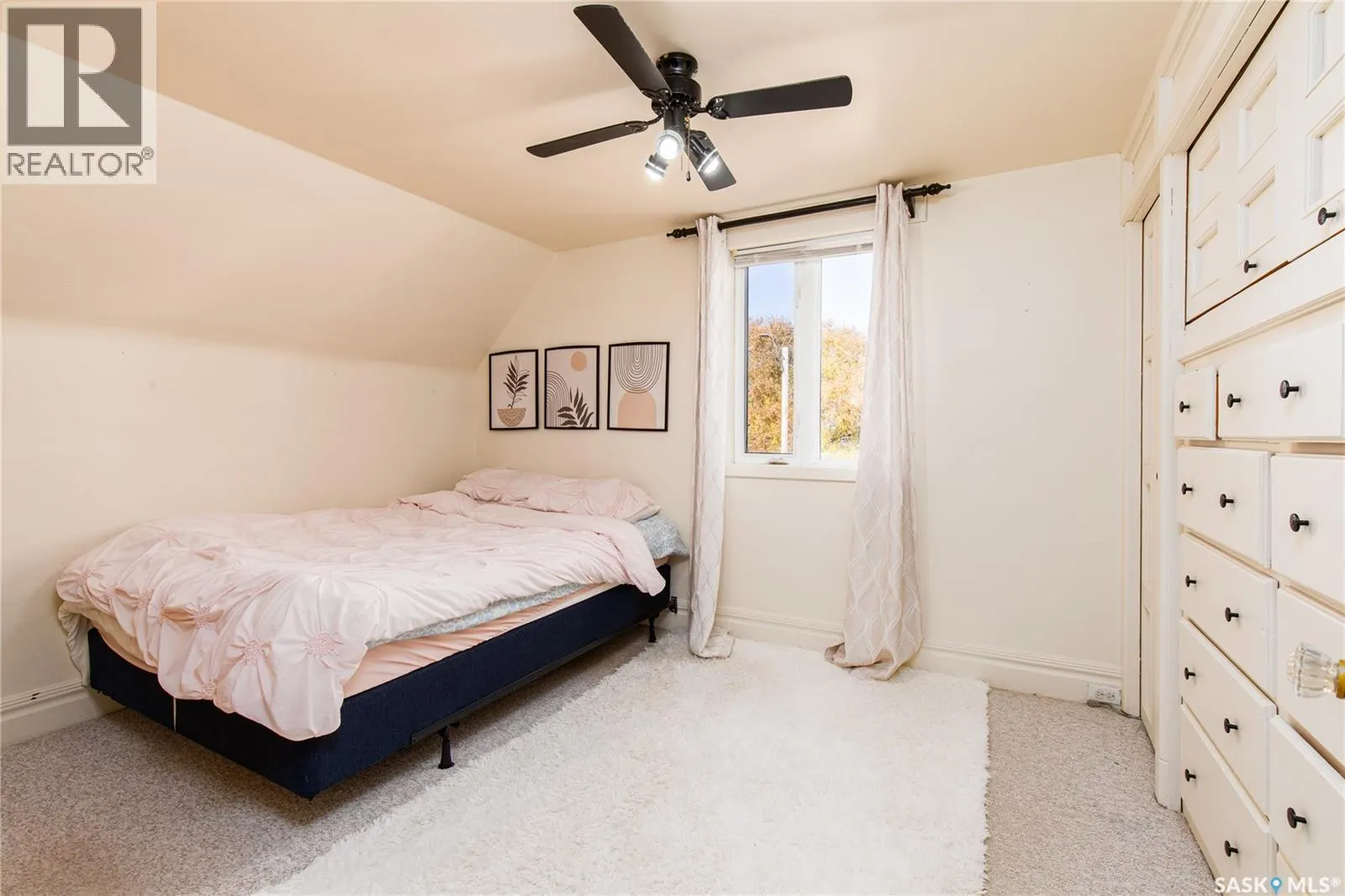 303 Lillooet STREET W