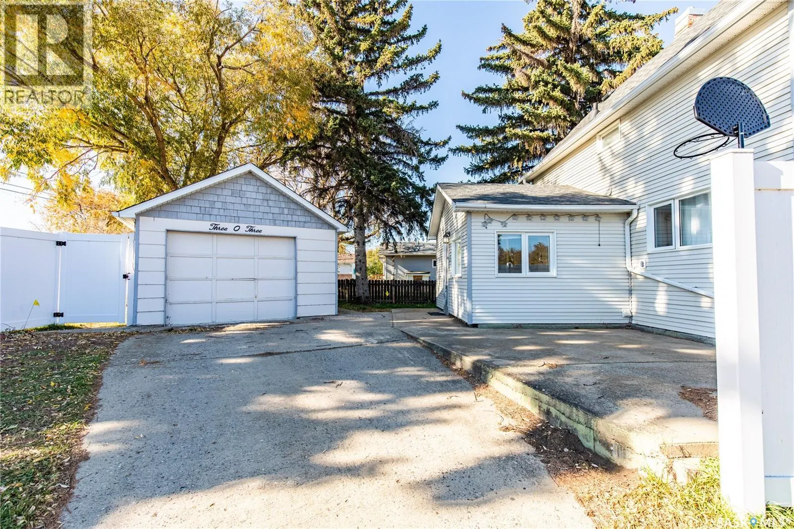 303 Lillooet STREET W