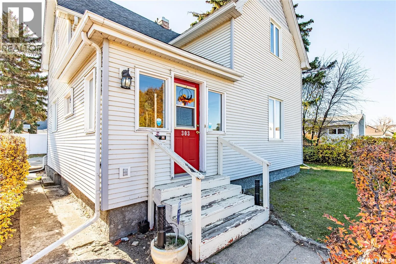 303 Lillooet STREET W