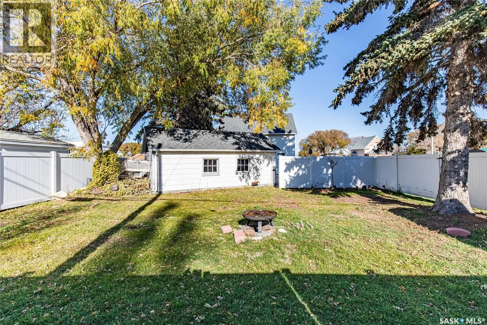 303 Lillooet STREET W