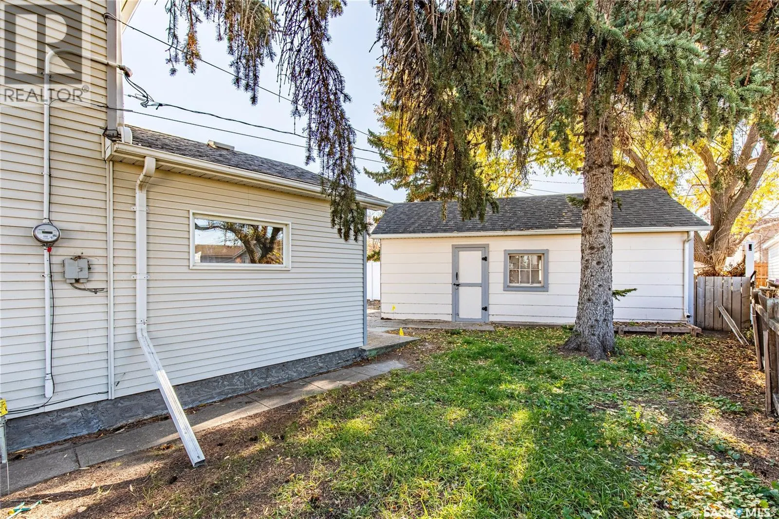 303 Lillooet STREET W