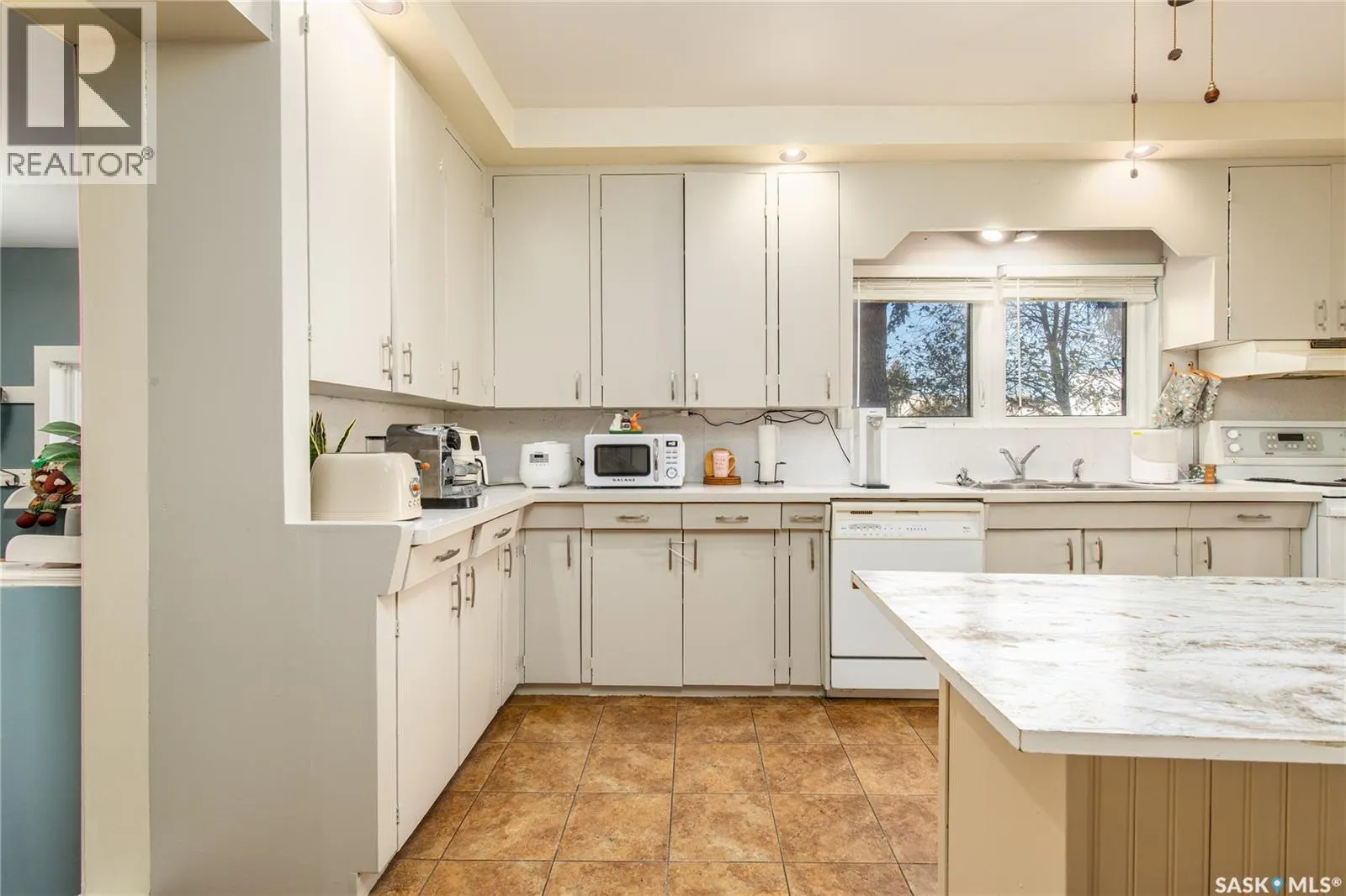 303 Lillooet STREET W