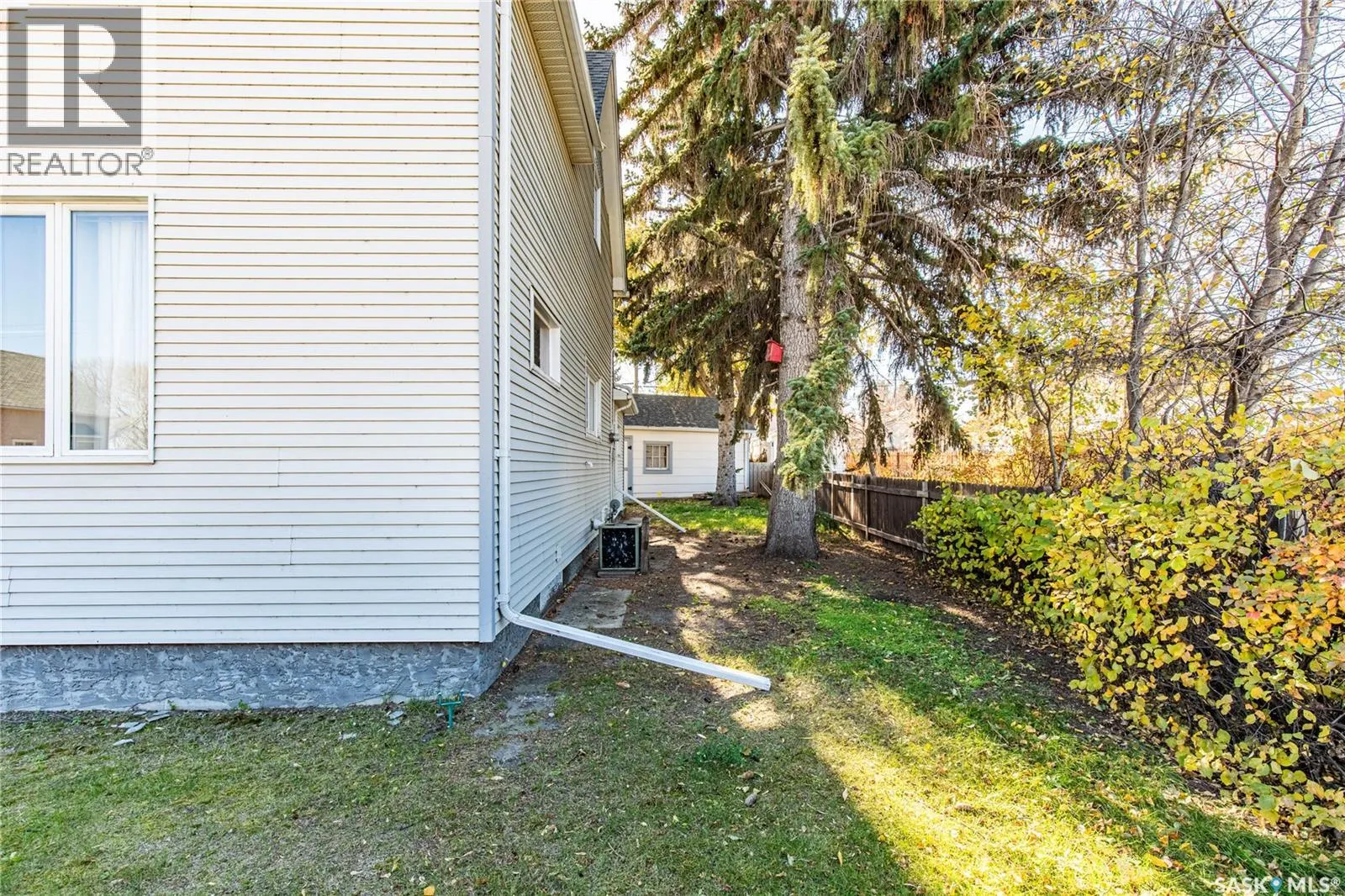 303 Lillooet STREET W