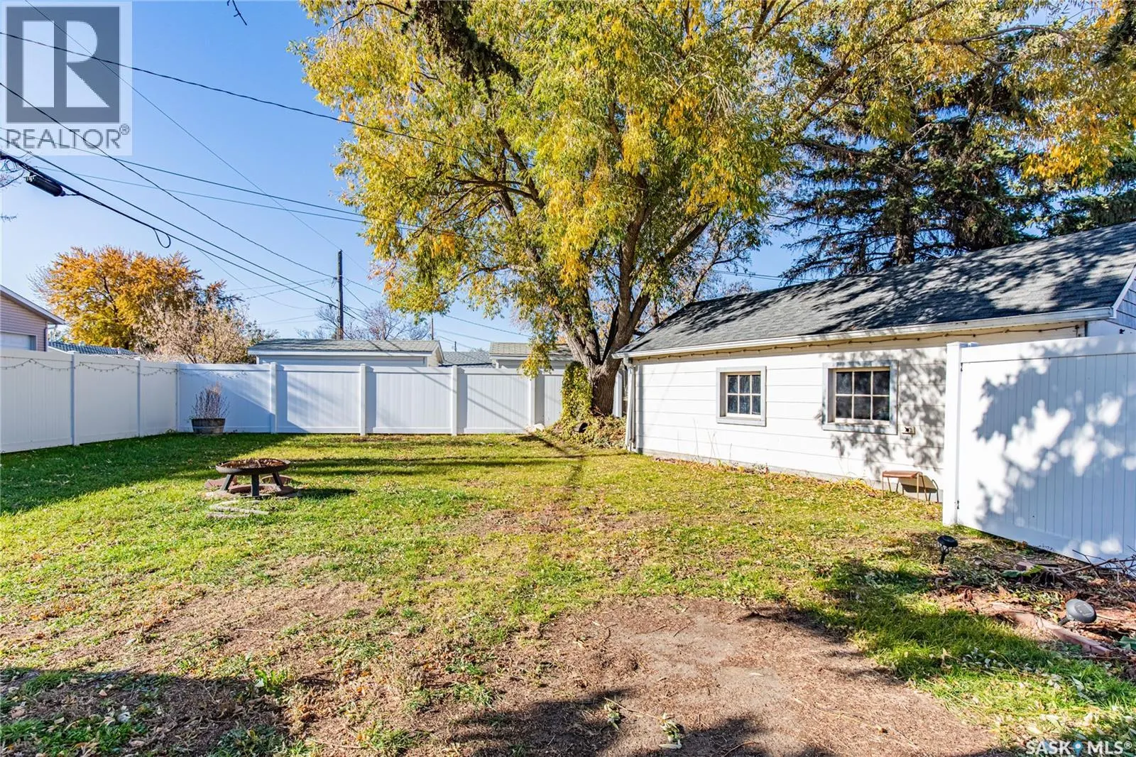 303 Lillooet STREET W