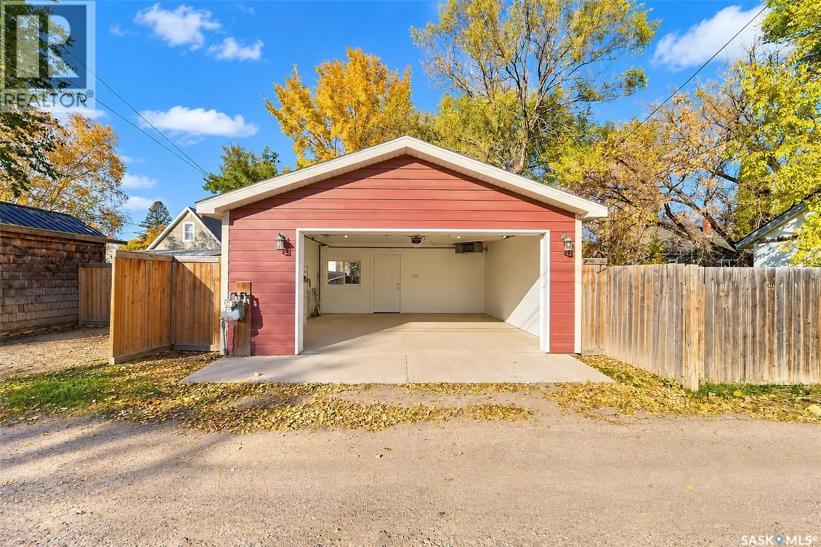 206 4th STREET E