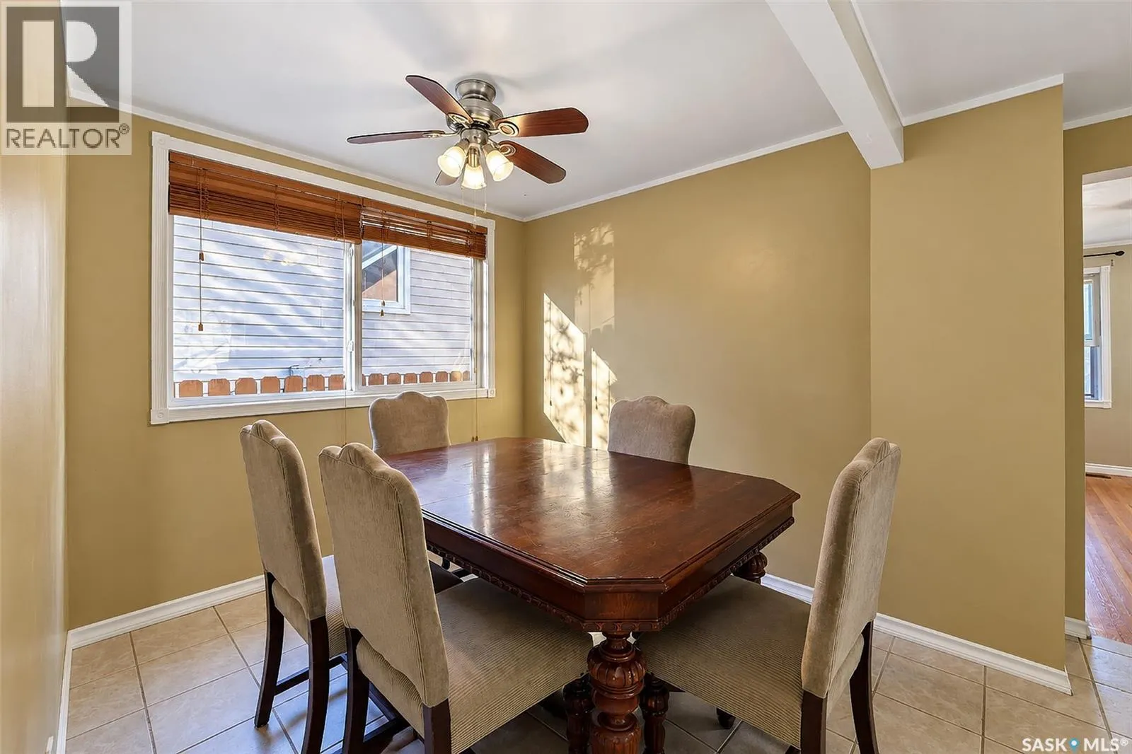 206 4th STREET E