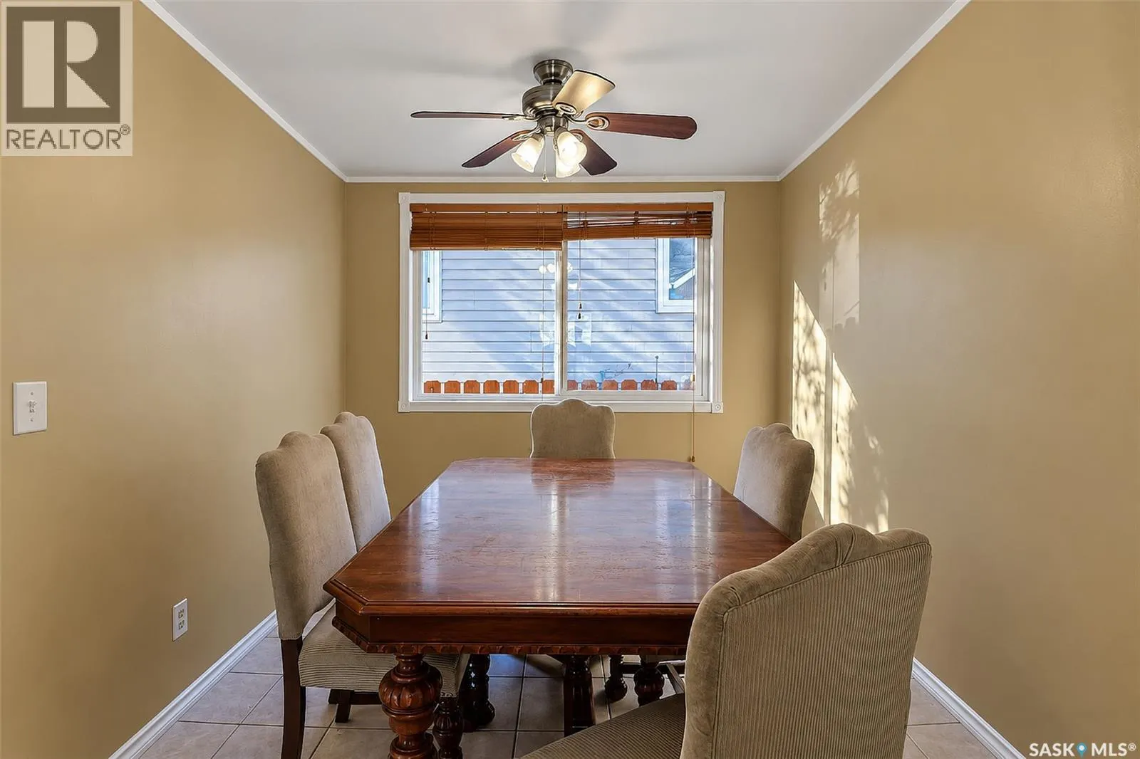 206 4th STREET E