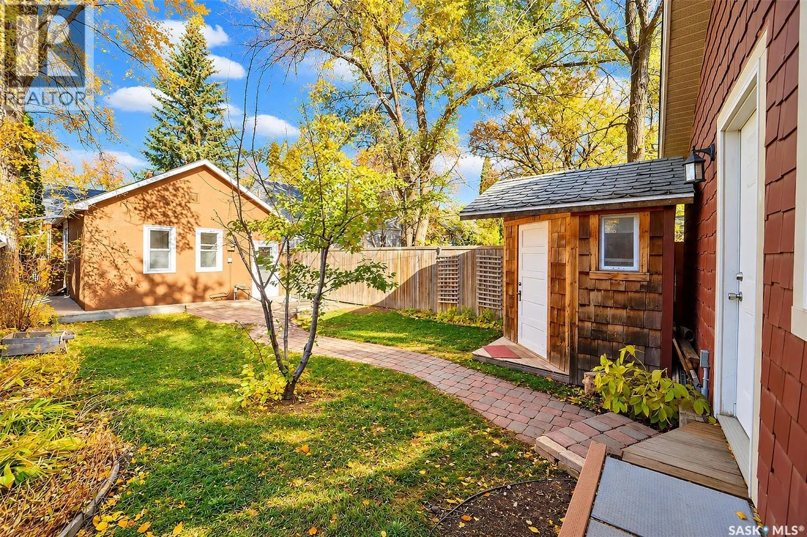 206 4th STREET E