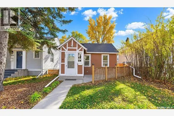 206 4th STREET E