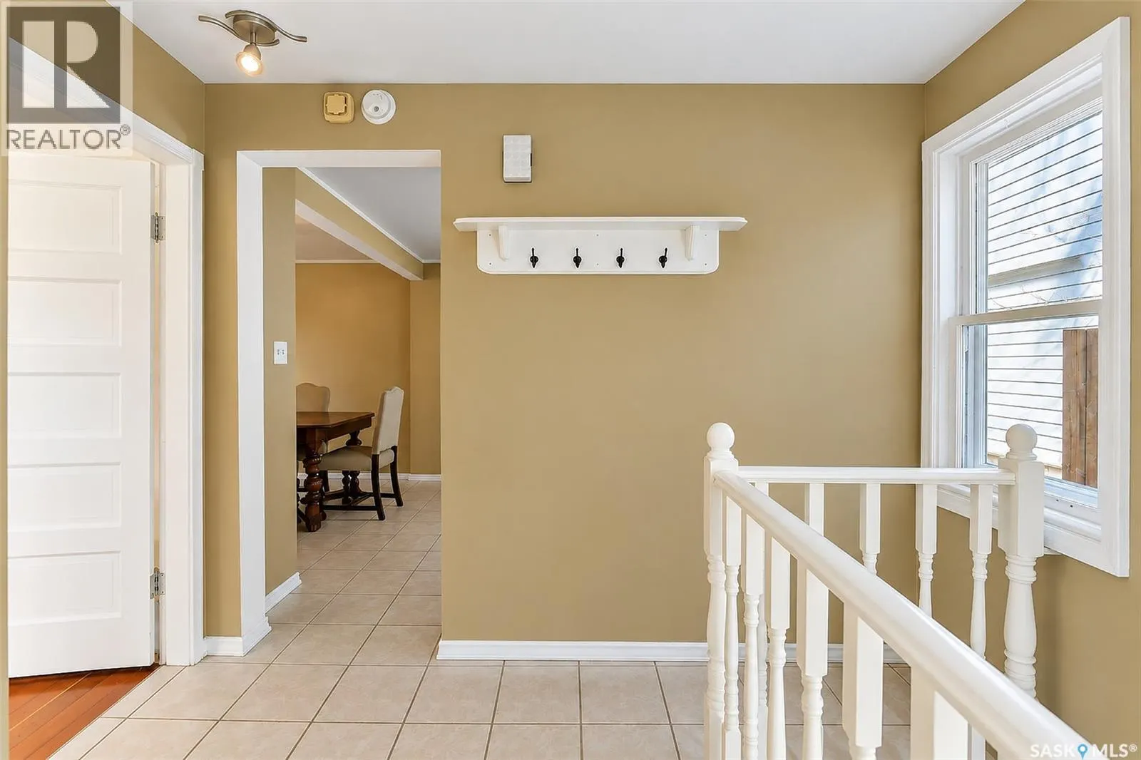 206 4th STREET E