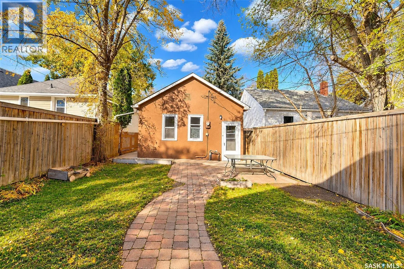 206 4th STREET E