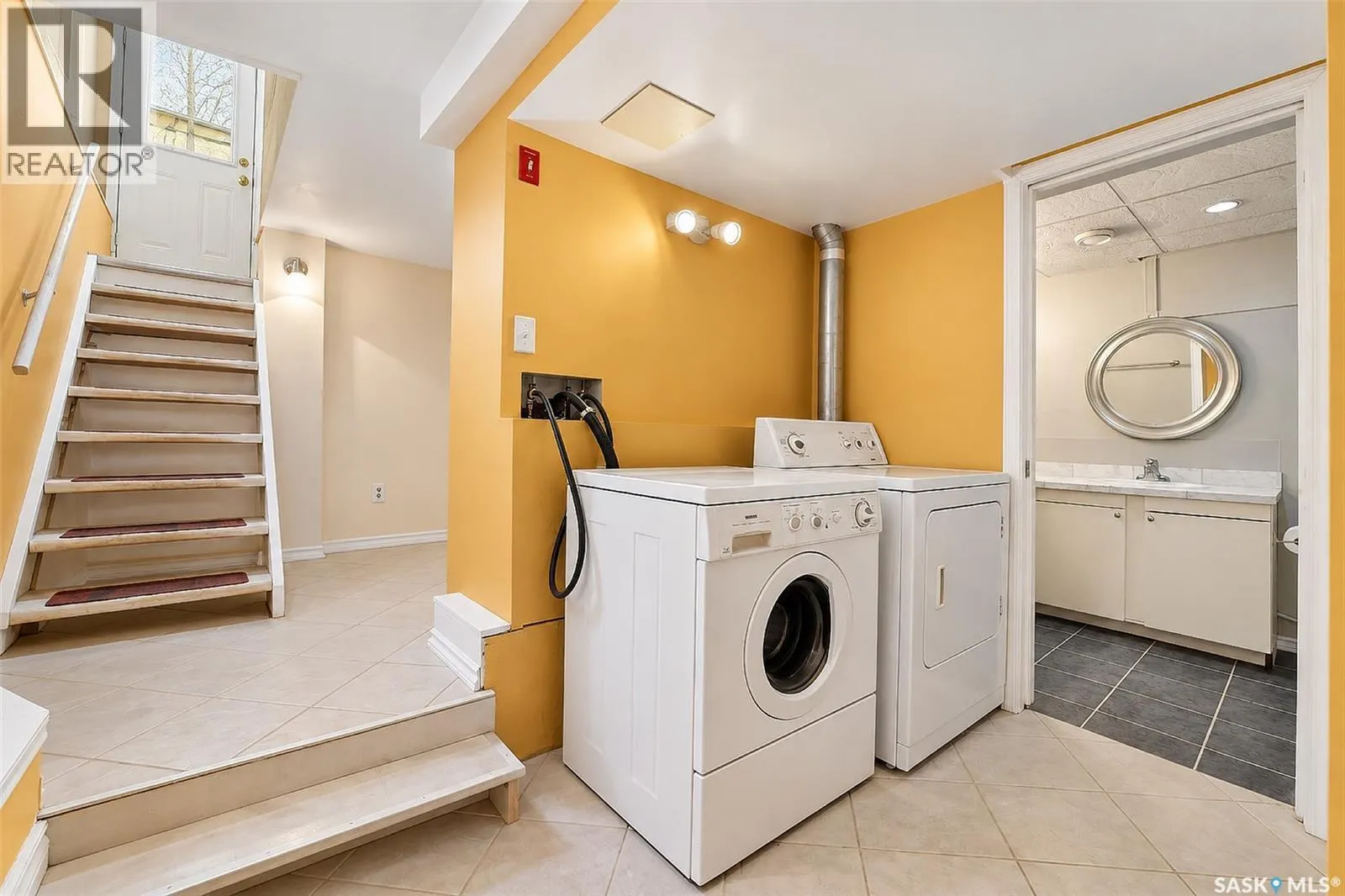 206 4th STREET E