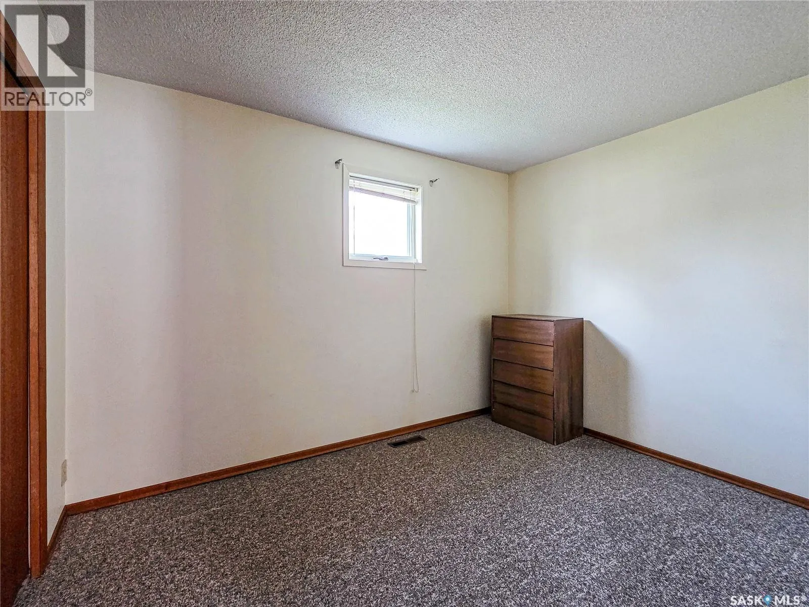 142 5th AVENUE W