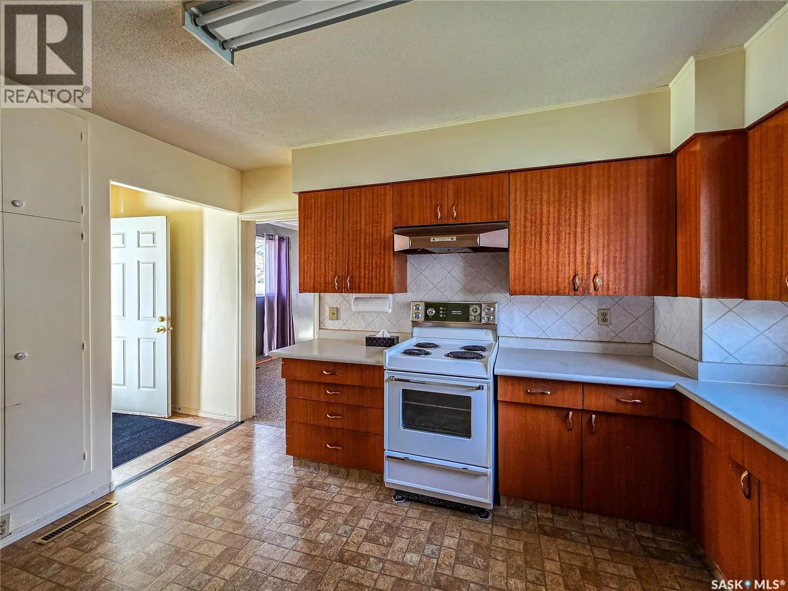 142 5th AVENUE W