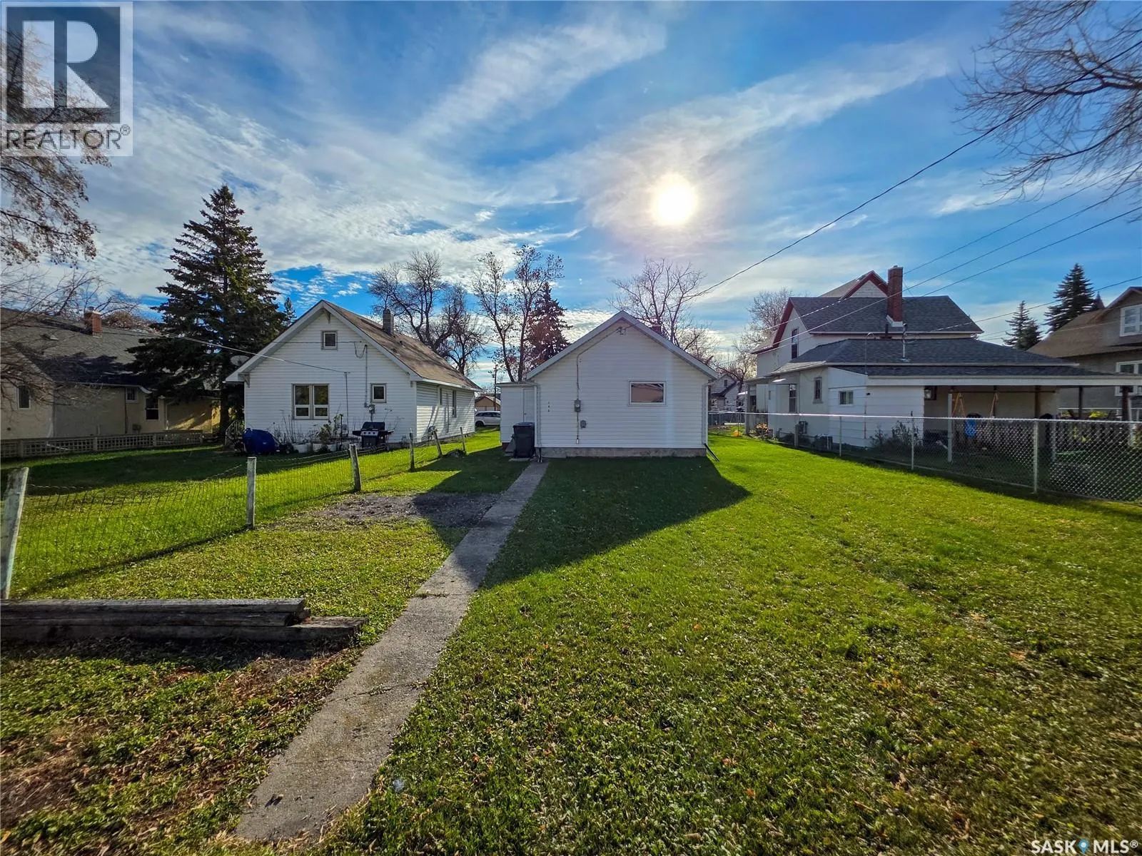 142 5th AVENUE W