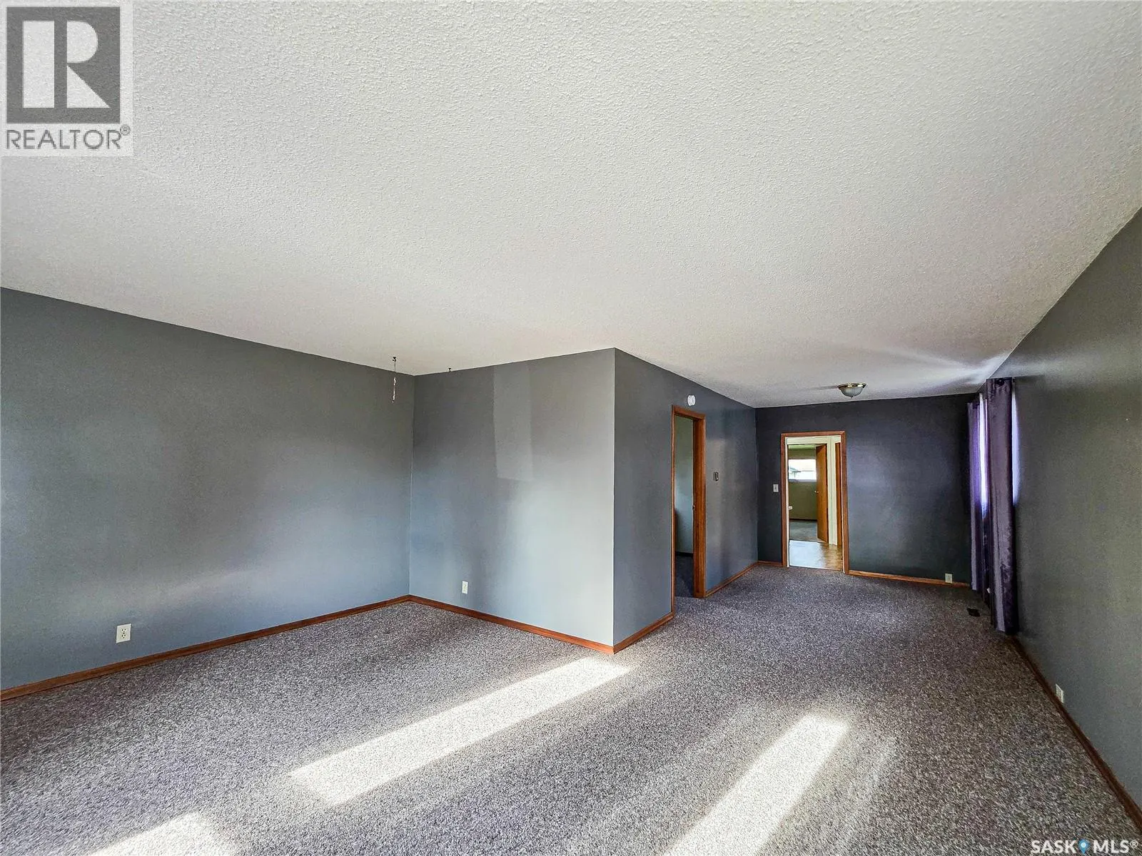 142 5th AVENUE W