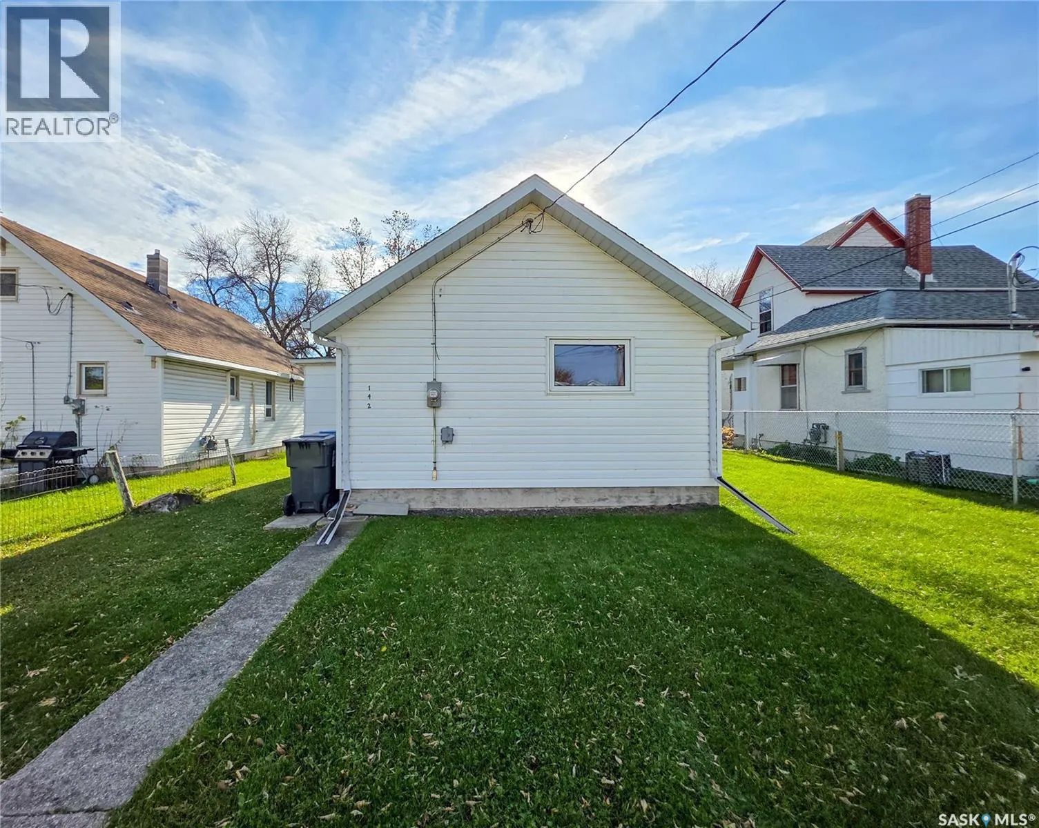 142 5th AVENUE W